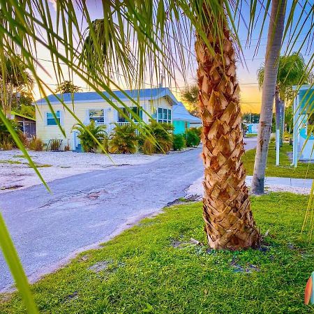 Pinecraft Cottage Tiny Home Sarasota Exterior photo
